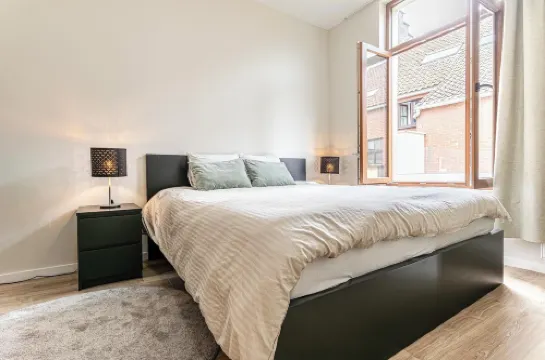 Modern 3BR Apt for 6 with Patio Ghent