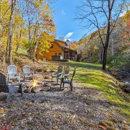 Luxury Creekside Lodge with Hot Tub & Game Room, Great for Large Groups!