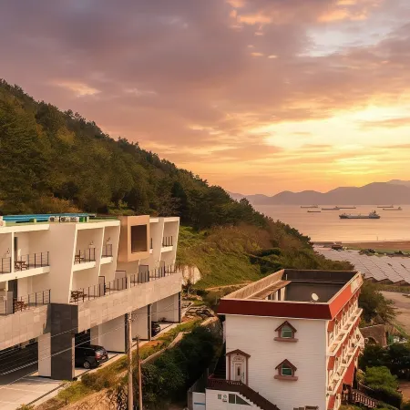 Yeosu Haruswimpyo Pension Отели рядом с достопримечательностью «Кафе со смотровой площадкой Sky Tower»