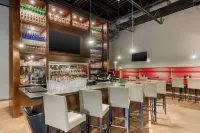 Clarion Hotel & Suites - bar