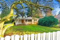 3BR Seattle Home w Spacious Yard Near Northgate Hotels in Lake City