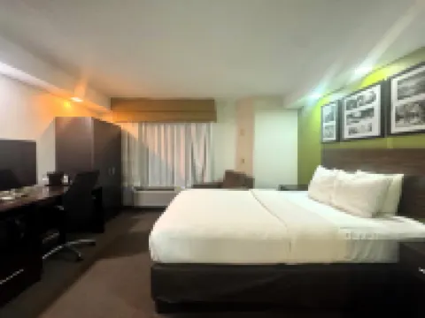 弗洛伍德Travelodge by Wyndham酒店 弗洛伍德酒店