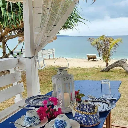 LA GRANDE SHORES Beach Resort