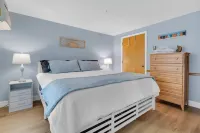 All is Wells Incredible Location! Walk to Beach - balcony