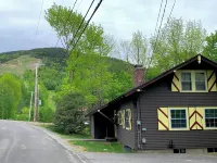 23sr Traditional Austrian Chalet at the Base of Cannon Ski Area in Franconia Notch Hotels in Franconia