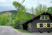 23sr Traditional Austrian Chalet at the Base of Cannon Ski Area in Franconia Notch