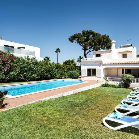 4 Beds, Golf Views, optional pool heating