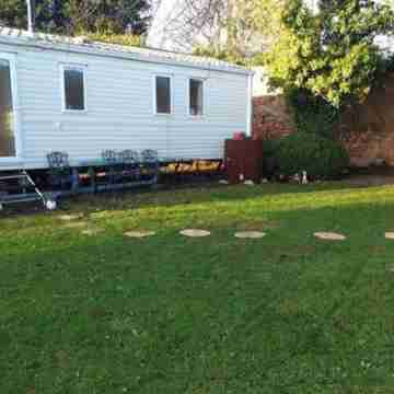 2 Bed Cabin Sleeps 6 - Balcony, Parking & Pets Hotel Exterior