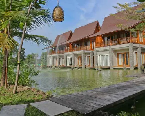 Grand Mega Resort & Spa Hotels in Cepu