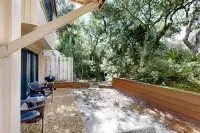 2-story Condo With On-site Pool, Private Patio, & W/D - Near Beach/golf - Homestays