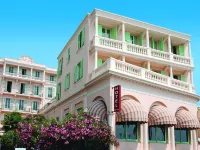 Hôtel Vacances Bleues Balmoral Hotels in Menton