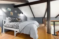 Hidden Gem, Unique Rural barn on acreage yet 5 minutes to beautiful Valla Beach