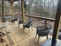 Cozy Cabin in the Woods ,Pet-Friendly! Treehouse feel on the large deck!