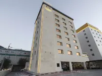 H Avenue hotel jungkwan Jeonggwan Catholic Church周辺のホテル