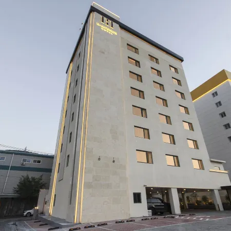 H Avenue hotel jungkwan Отели рядом с достопримечательностью «Пляж Имранг»