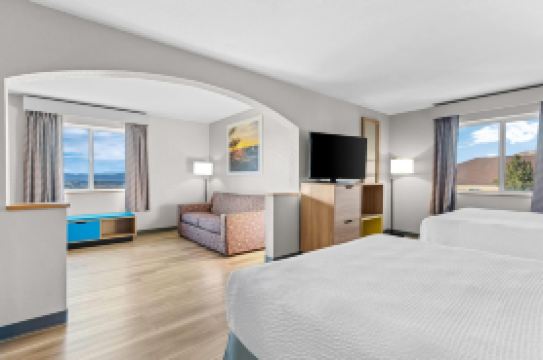 Days Inn & Suites by Wyndham Castle Rock
