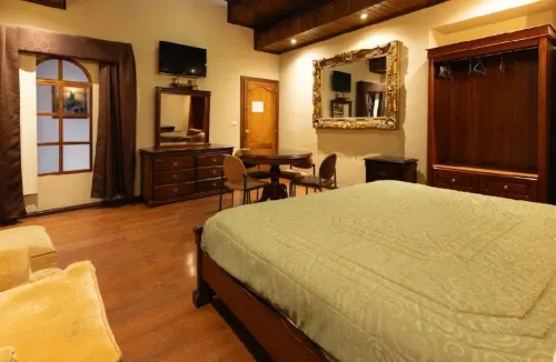 Suites & Hotel El Quijote