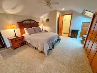 FC44 Renovated 3Bed/3Bath Forest Cottage - AC, Views, Yard, Fast Wifi. Walk to Skiing! - Wifi