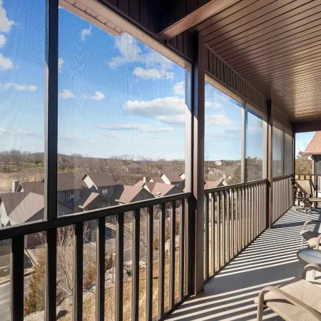 Honey Bee Inn w - Communal Amenities & More!