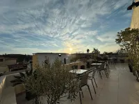 Theasis Athens - Bed and Breakfasts