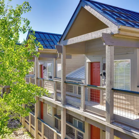 10 Mi to Keystone Slopes: Mtn-View Condo!