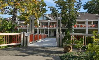 Ashland Hills Hotel & Suites