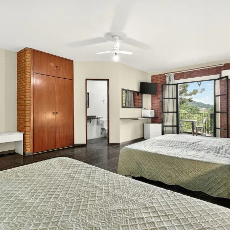 Grinbergs Village Hotel