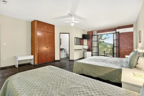Grinbergs Village Hotel
