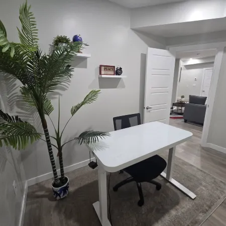 Elegant Private Suite in Edmonton North