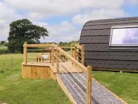 Under Oak Pod Hotels in Totnes