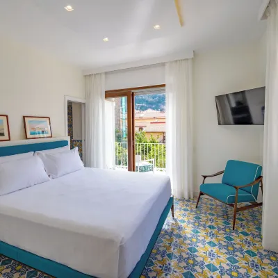 Palazzo Gargiulo Luxury Rooms & Suites Hotels near Villa Comunale