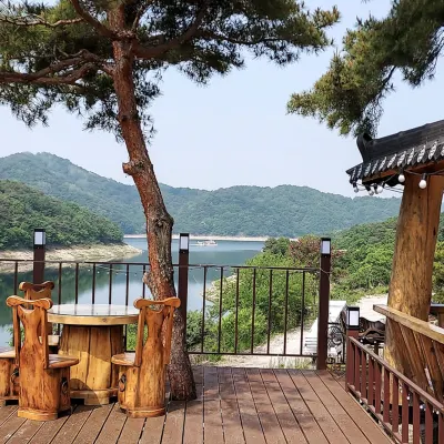 Jecheon Riviera Pension Hotels near Jeongbangsa
