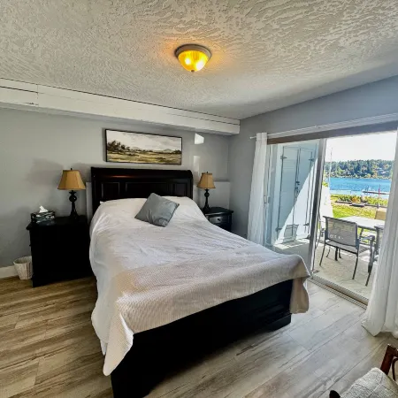 Lakefront Condo and Beach