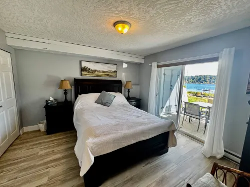 Lakefront Condo and Beach