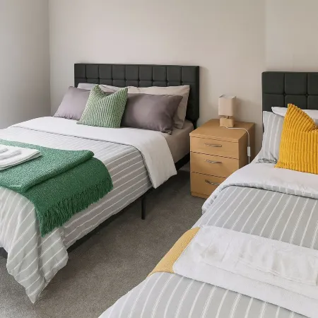 2 Bed Home - Parking, Wifi, Smart Tv