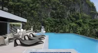 โรงแรมลากูน - สระว่ายน้ำบนดาดฟ้า