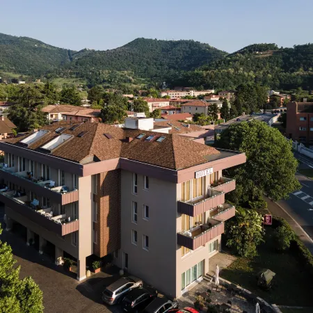 Regal Hotel & Apartments