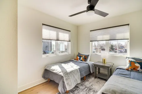 Modern Erie Home - Walk to Downtown! -  Privatzimmer