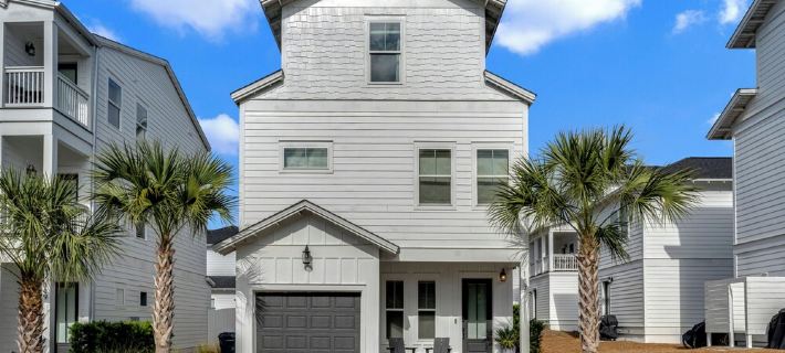 4 cruiser bikes, 8 beach chairs, .5 mile to beach POOL OPEN! Hotels in Inlet Beach