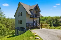 Smoky Blue Haven 3 Bedroom Cabin