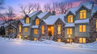 Crestline Retreat by Avantstay Luxury Mountain Condo Hot Tub + Game Room Steps to Big Boulder - Wifi