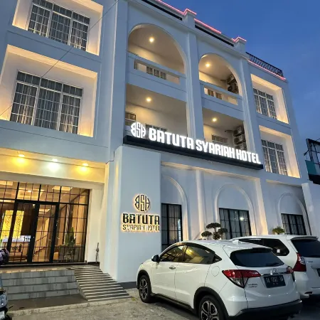 Batuta Syariah Hotel Отели рядом с достопримечательностью «Пляж Carocok»