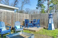 Walk to Sand Lake Beach! Family Escape w/ Fire Pit - 2-Sterne