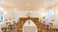The August House - Inns