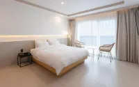 H Avenue Geoje - Condos