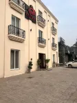 Hotel Elegant Executive Suites - parking