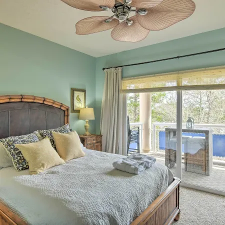 Lake Keowee Resort Condo w/ Balcony & Pool Access!