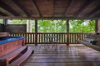 Cozy Cabin Escape 7Mins to Pigeon Forge Hot Tub - Condos