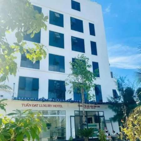 Tuan Dat Luxury Hotel FLC