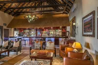 Kwa Maritane Lodge - С баром